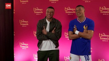 video:-mbappe-terpukau-lihat-patungnya-dipamerkan-di-mademe-tussauds