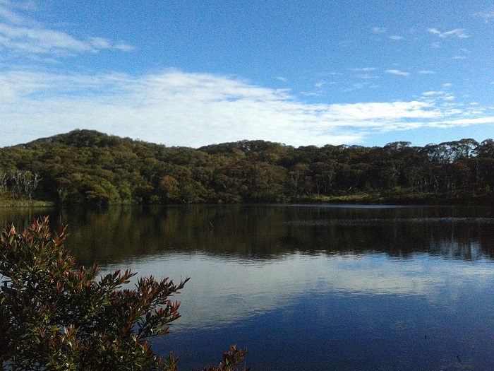 telaga-dewi,-danau-memukau-di-areal-puncak-gunung-singgalang