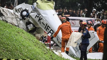autopsi-korban-pesawat-jatuh-bsd,-polisi-tunggu-persetujuan-keluarga