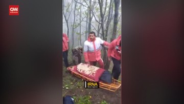 video:-detik-detik-evakuasi-kecelakaan-helikopter-presiden-iran