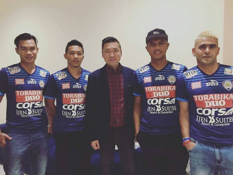 mengapa-jersey-pemain-ada-banyak-sponsor?