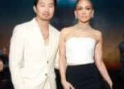 Jennifer Lopez Keluar di Pemutaran Perdana Film ‘Atlas’ di Los Angeles Solo di Karpet Merah