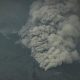 gunung-lewotobi-laki-laki-erupsi,-semburkan-abu-vulkanik-800-meter