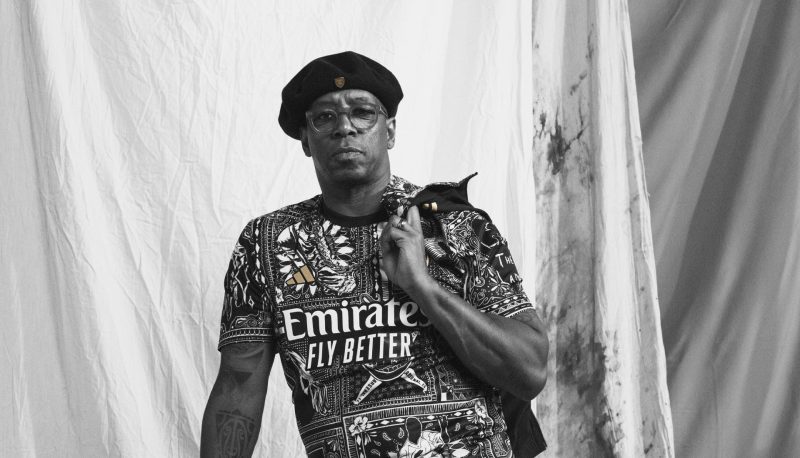 arsenal-luncurkan-jersey-pre-match-persembahan-untuk-sang-legenda,-ian-wright!