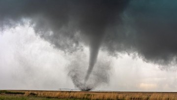 badai-petir-hingga-tornado-landa-4-negara-bagian-as,-21-orang-tewas