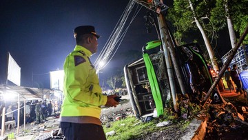 hino-ikut-investigasi-kecelakaan-bus-pelajar-di-subang