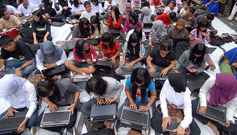 warga-indonesia-termasuk-pengguna-internet-terlama-tapi-literasi-digitalnya-rendah
