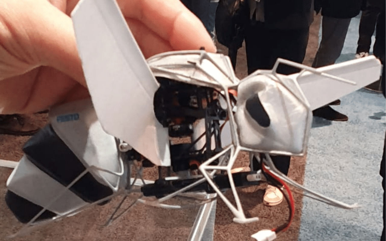 keren!-ilmuwan-berhasil-buat-robot-lebah-yang-bisa-terbang