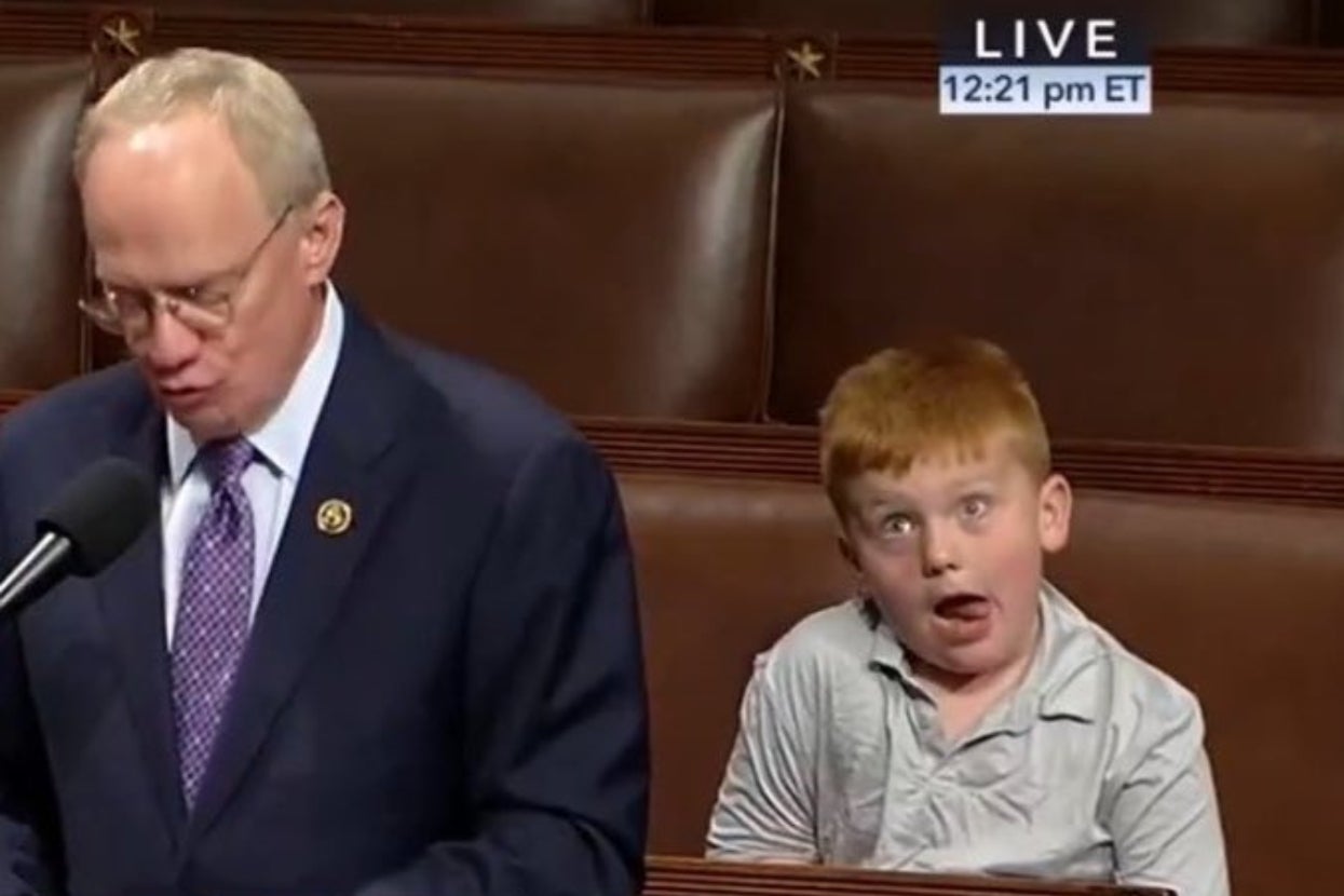 seorang-anak-harafiah-berada-di-lantai-dewan-perwakilan-rakyat,-dan-klipnya-menjadi-sangat-viral