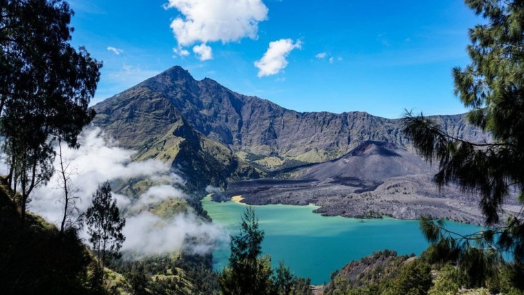 10-tempat-glamping-di-indonesia-yang-wajib-dikunjungi-pecinta-alam