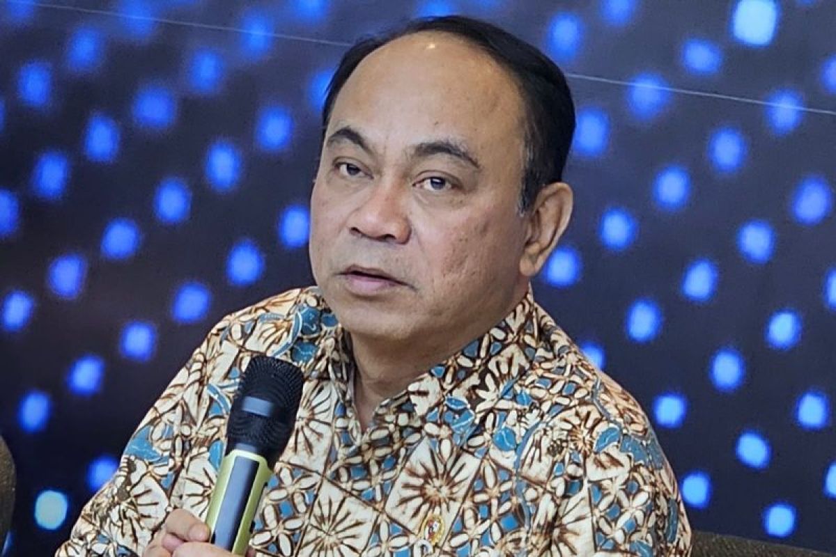 starlink-disebut-bahaya,-menkominfo:-lebih-bahaya-whatsapp