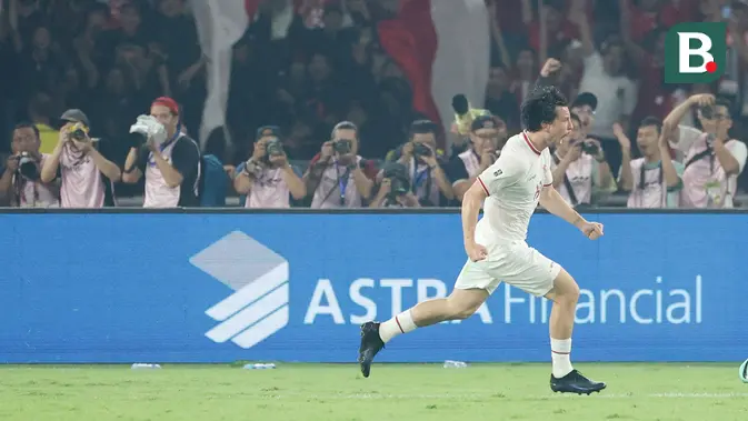 foto:-gaya-unik-thom-haye-dan-sepatu-polos-hitam-bersama-timnas-indonesia