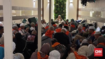 jemaah-haji-khusyuk-nikmati-mabit-di-mina