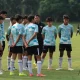 piala-aff-u-16-2024:-coret-dua-pemain-diaspora-timnas-indonesia-u-16,-nova-arianto-angkat-bicara