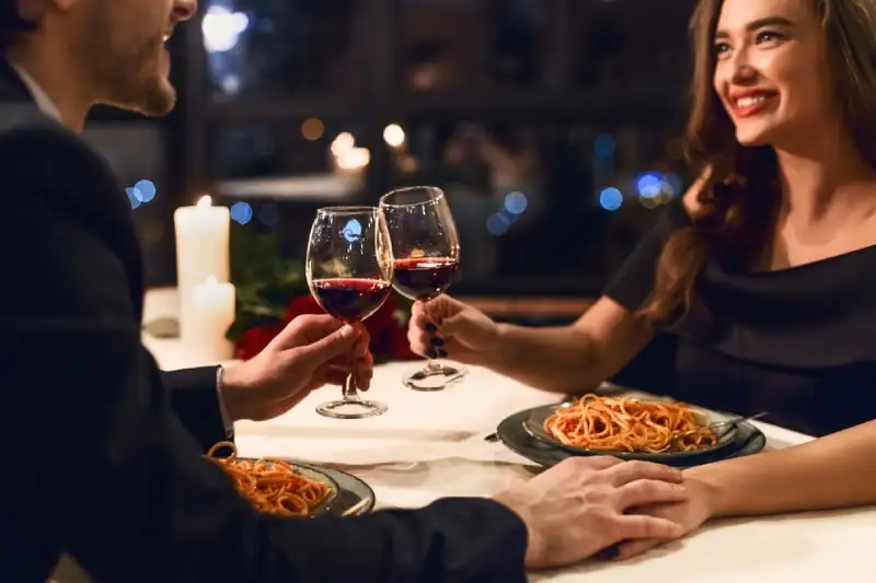 5-referensi-outfit-yang-bikin-kamu-keliatan-elegan-saat-fine-dining