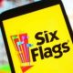 para-tamu-terjun-ke-air-saat-roaring-rapids-ride-tidak-berfungsi-di-six-flags-over-texas