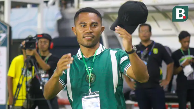 di-depan-puluhan-ribu-bonek,-persebaya-kenalkan-bek-anyar-ardi-idrus-pada-anniversary-game