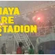 video:-flare-ganggu-jalannya-pertandingan-persebaya-vs-persibo-di-stadion-gelora-bung-tomo
