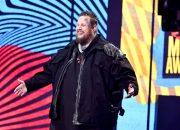 Bagaimana ‘I Am Not Okay’ dari Jelly Roll Menyorot Krisis Nasional yang Kelam