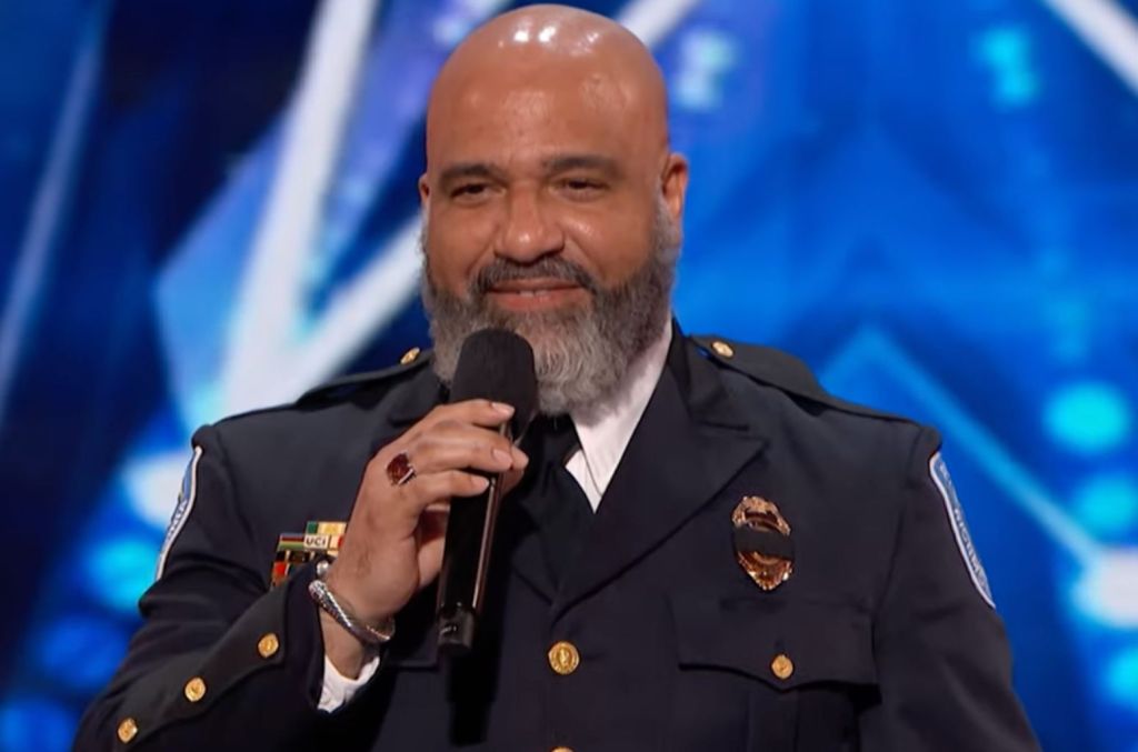 tonton-petugas-polisi-richmond-yang-emosional-menyanyikan-lagu-ed-sheeran-di-‘america’s-got-talent’