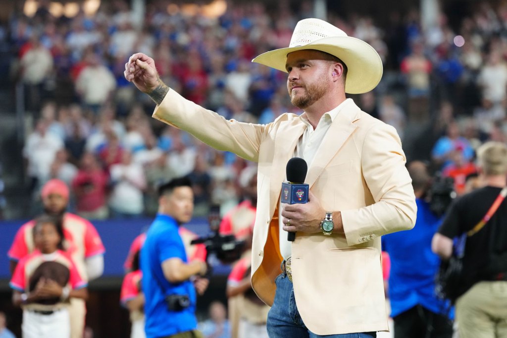 cody-johnson-tampil-memukau-dengan-lagu-kebangsaan-di-pertandingan-mlb-all-star:-saksikan