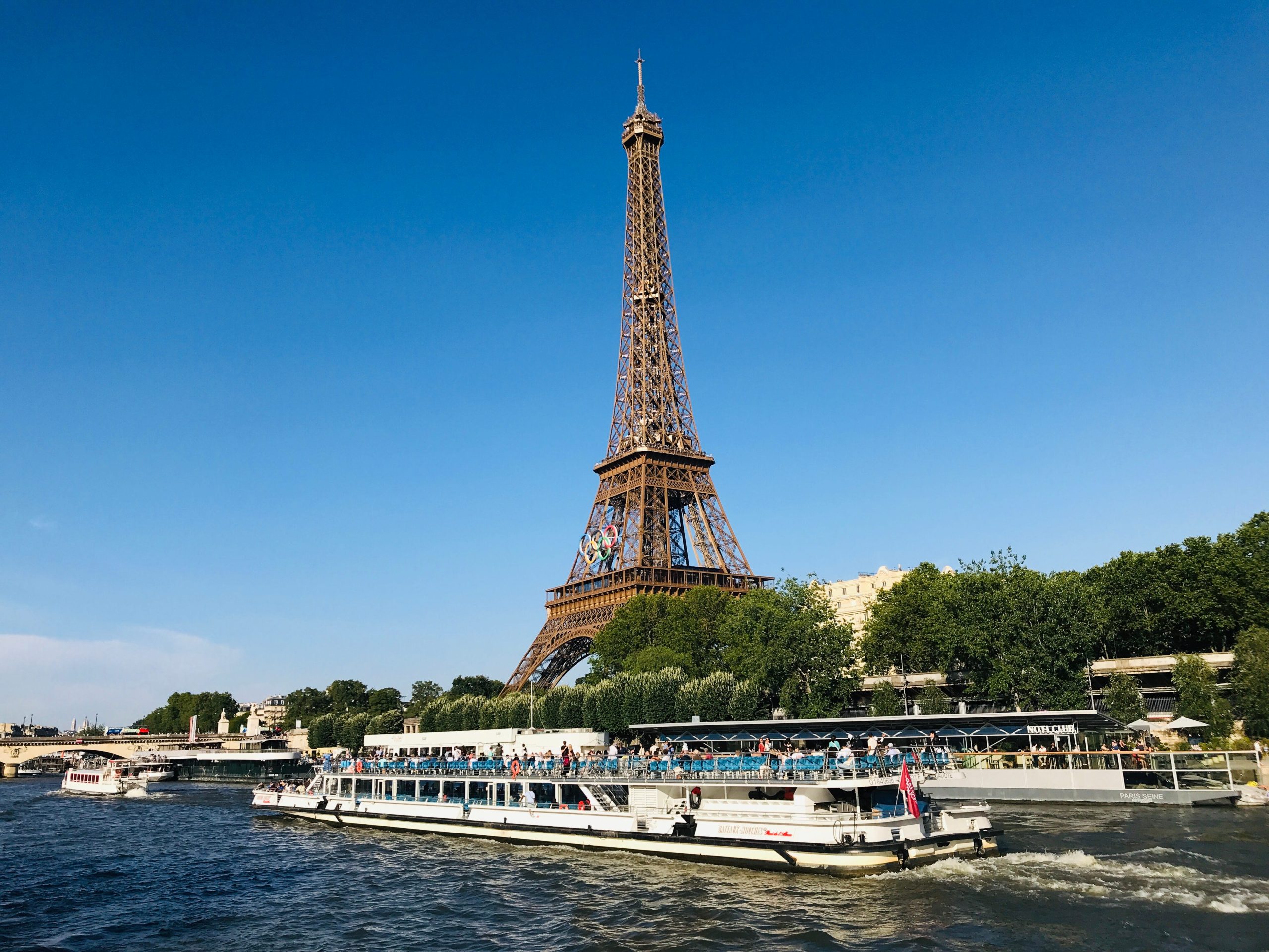 saya-mengikuti-tur-perahu-wisata-keliling-paris-yang-berhenti-di-semua-tempat-terkenal,-dan-saya-tidak-percaya-biayanya-hanya-$20