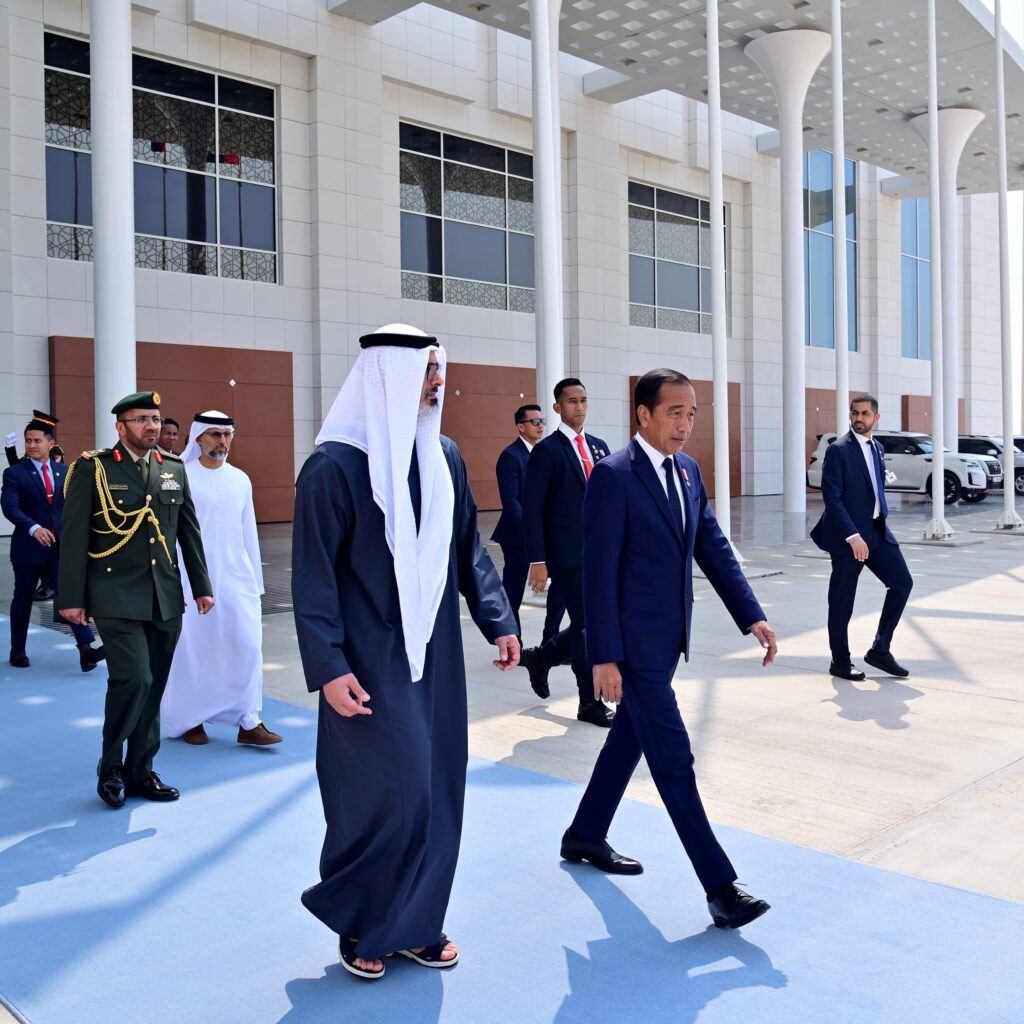 presiden-jokowi-tiba-dari-abu-dhabi,-bawa-kabar-baik-untuk-investasi-ikn-dan-industri-nikel