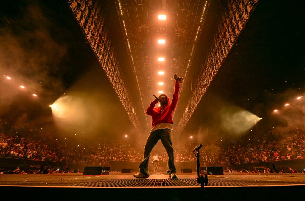 temui-para-wanita-yang-membawa-konser-pop-out-kendrick-lamar-ke-amazon-music