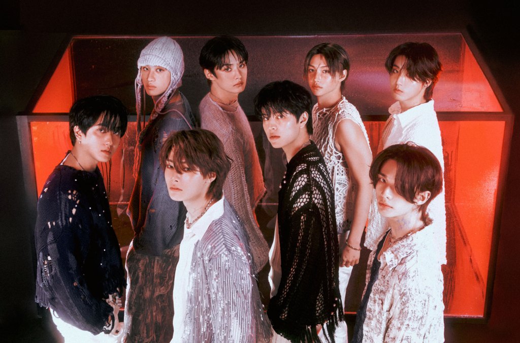 stray-kids-gandeng-hugh-jackman-dan-ryan-reynolds-untuk-video-‘chk-chk-boom’