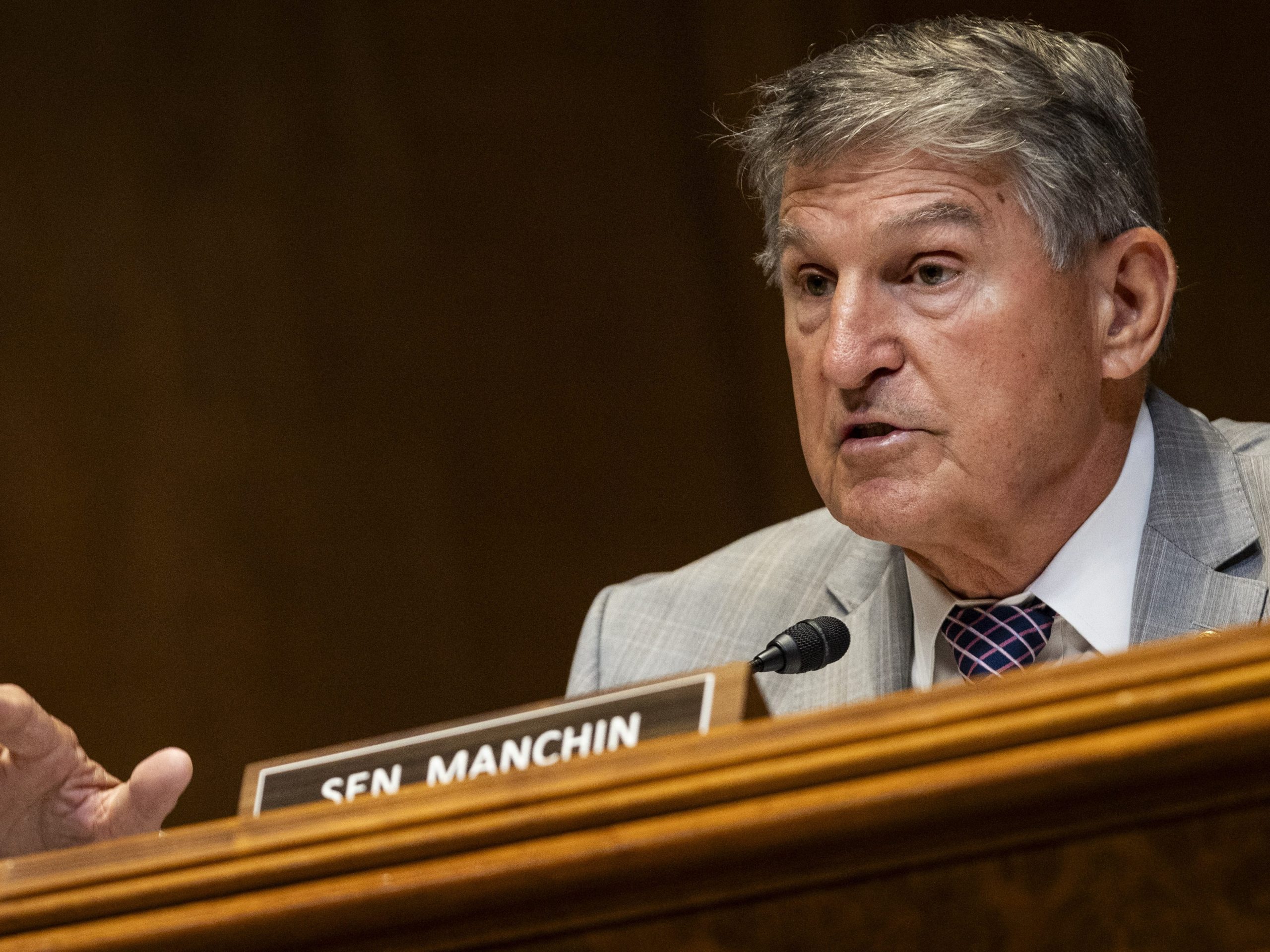 joe-manchin-meminta-biden-untuk-keluar-dari-pencalonan-presiden-dan-‘memberikan-tongkat-estafet-kepada-generasi-baru’