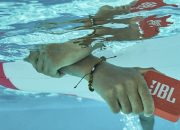 Speaker Portabel yang Bisa Dibenamkan ke Dalam Air Ini Akhirnya Dijual di Bawah $40