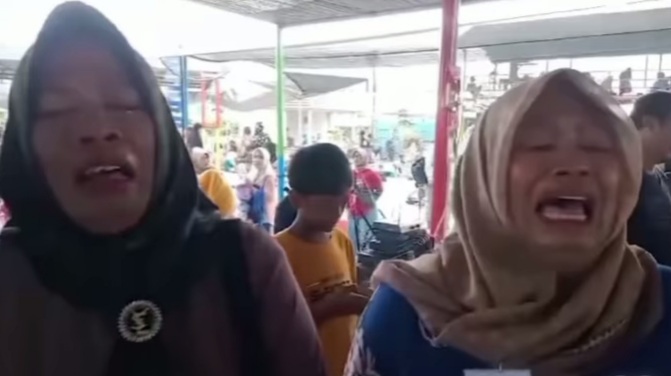 video-viral-emak-emak-ikut-lomba-nangis-di-tegal,-auto-bikin-ngakak