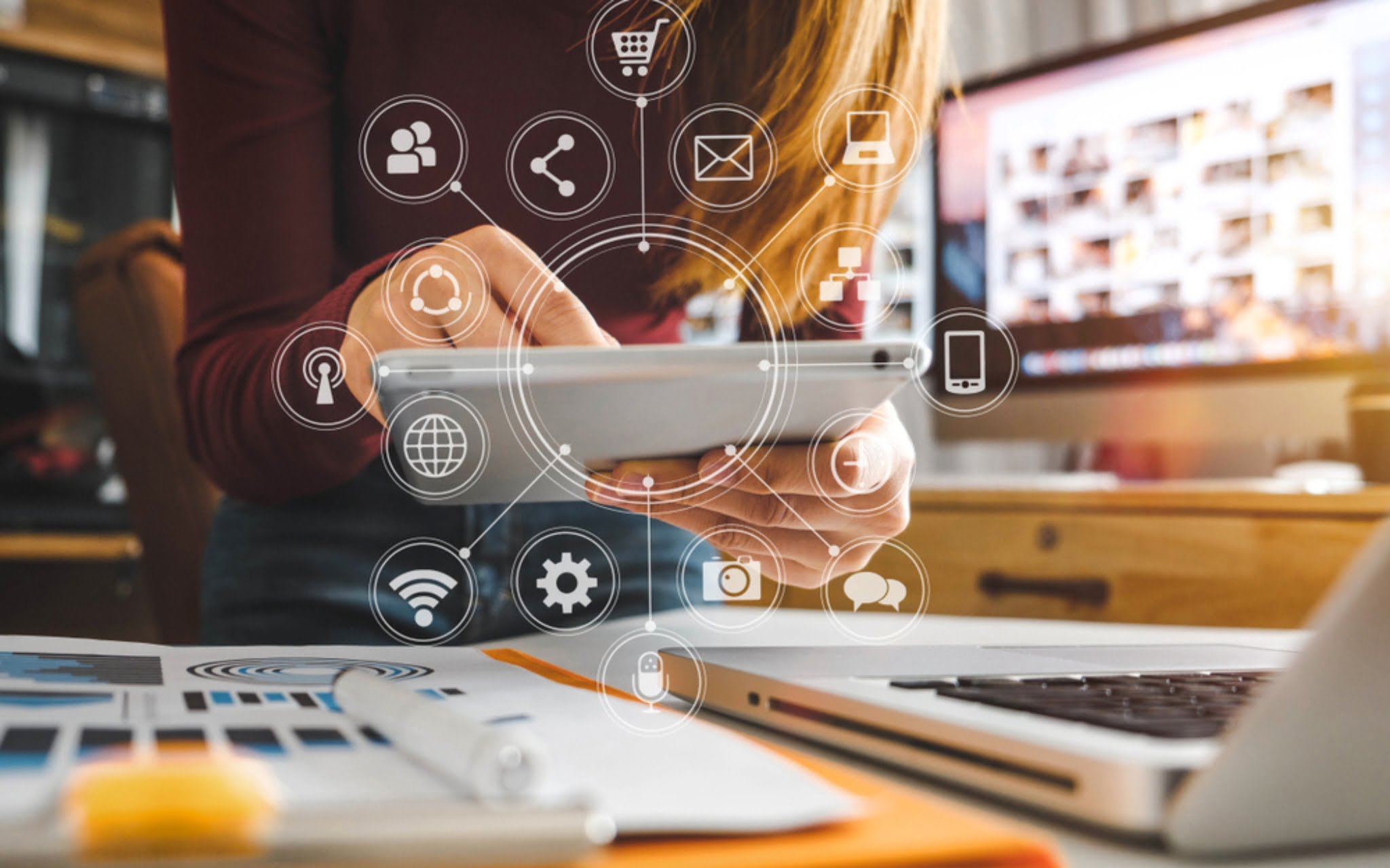 sistem-informasi:-pilar-utama-sukses-berbisnis-digital-dan-e-commerce-di-era-modern
