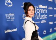 Ditandatangani: MARINA Mendapat Manajemen Baru, Finger Eleven Menemukan Suara yang Lebih Baik