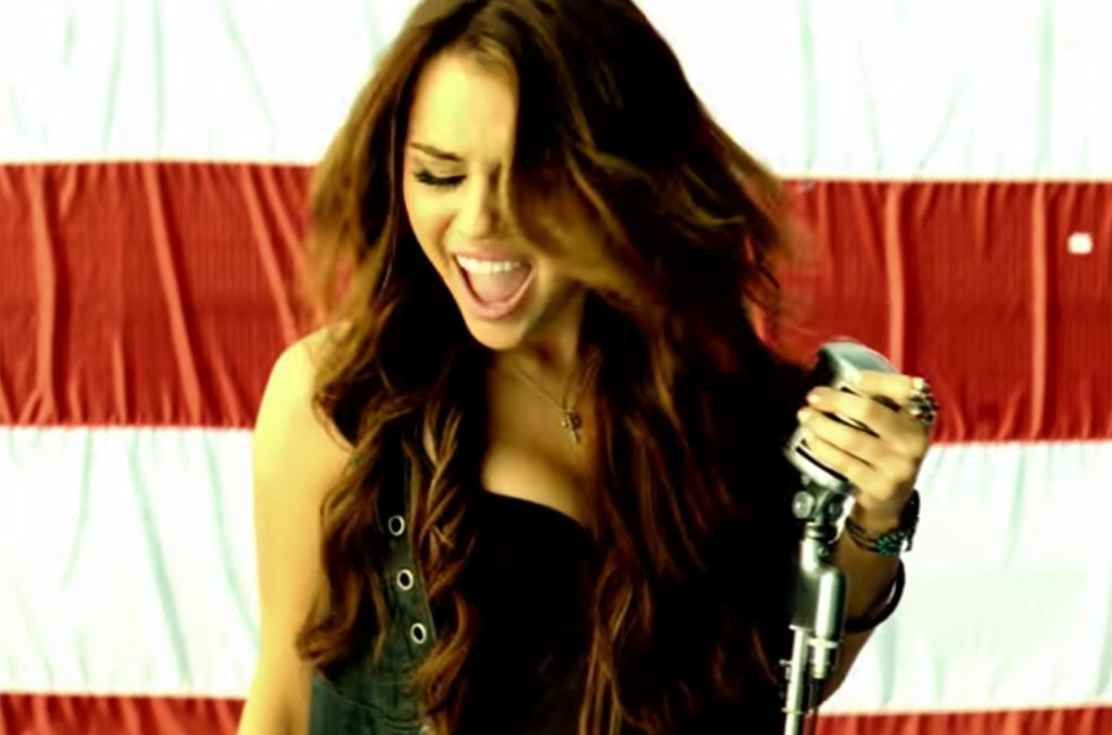 video-musik-miley-cyrus-‘party-in-the-usa’-telah-ditonton-lebih-dari-1-miliar-kali-di-youtube