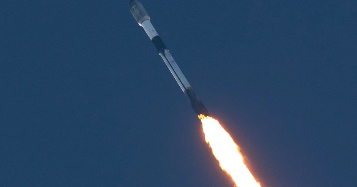 spacex-mengatakan-telah-memperbaiki-falcon-9-dan-akan-melanjutkan-peluncuran-besok