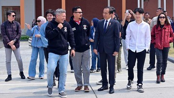 jokowi-konvoi-motor-bareng-influencer-jajal-tol-ikn:-lancar-dan-mulus