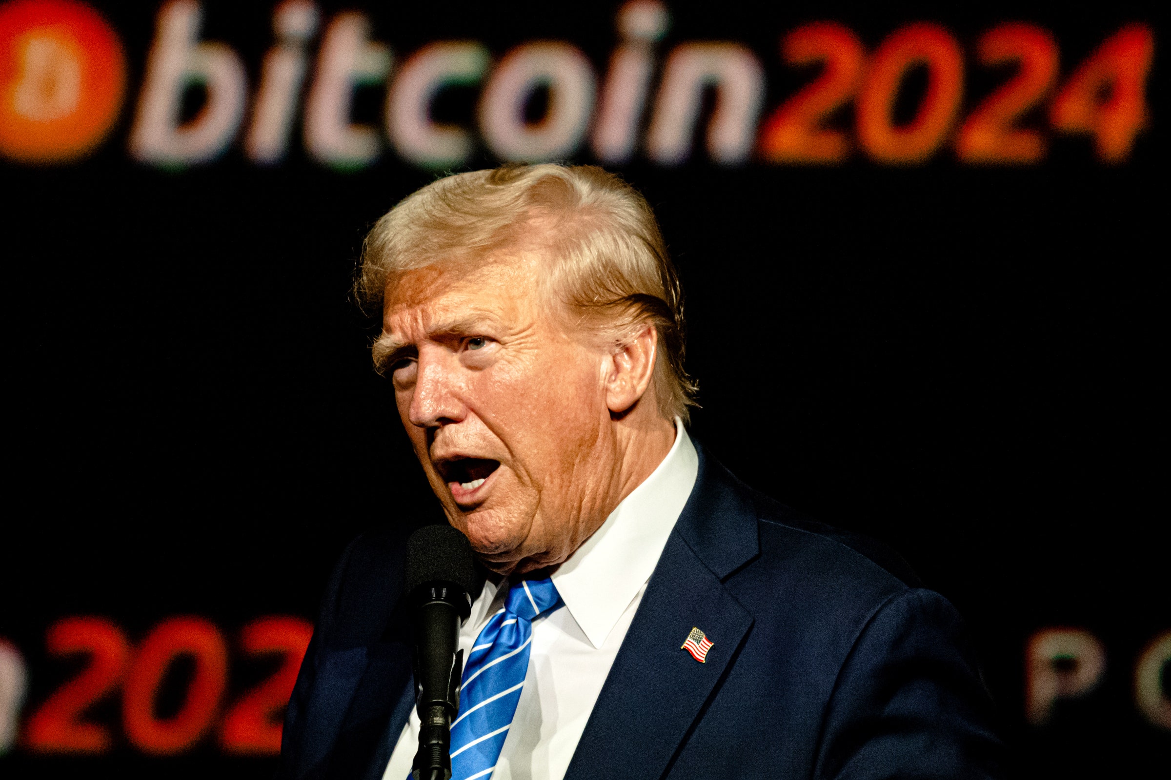 donald-trump-mendukung-‘stok-bitcoin-strategis’-dalam-pidatonya-kepada-penganut-kripto