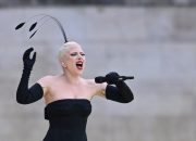 Lady Gaga mengejutkan penggemar Prancis dengan merilis cuplikan dua lagu baru LG7 di Street