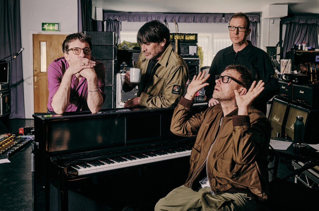 blur-siap-meraih-posisi-no.-1-di-inggris-raya-dengan-‘live-at-wembley-stadium’