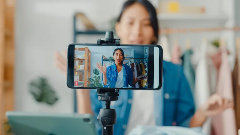 publicis-groupe-mengakuisisi-raksasa-pemasaran-influencer-influential