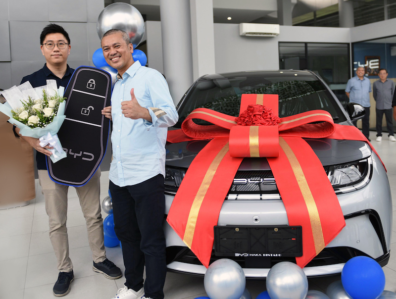 gelar-serah-terima-mobil-listrik-ke-pelanggan,-byd-haka-auto-kuatkan-komitmen-perluas-jaringan