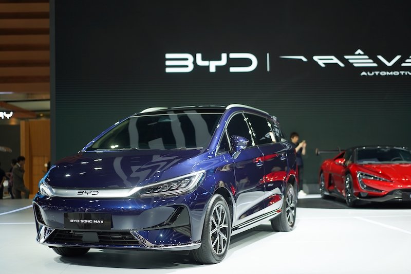 intip-spesifikasi-byd-m6,-meluncur-di-giias-2024?