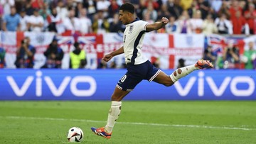 kenapa-bellingham-pakai-kaus-kaki-robek-di-euro-2024?