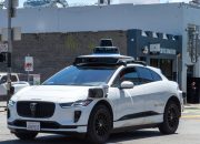 Polisi menghentikan mobil Waymo karena melaju di jalur berlawanan arah