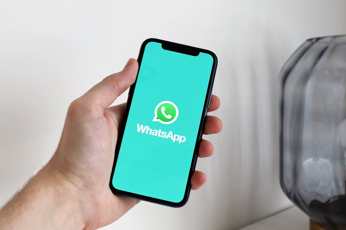 cukup-ketik-‘/imagine’,-ini-cara-gunakan-ai-image-generator-whatsapp