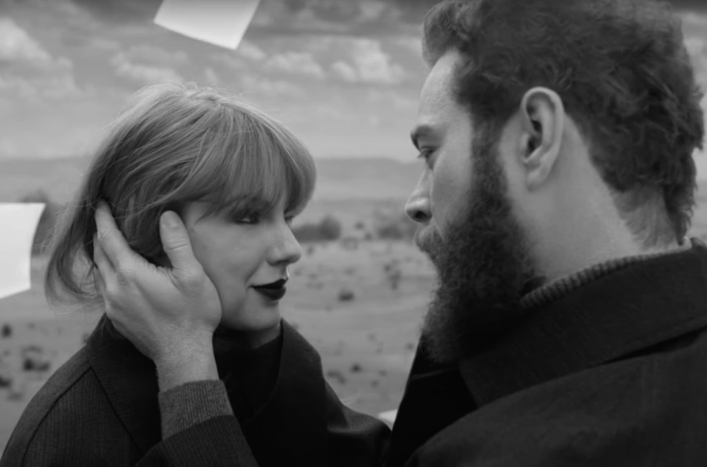 taylor-swift-rilis-versi-akustik-yang-hening-dari-kolaborasi-post-malone-‘fortnight’