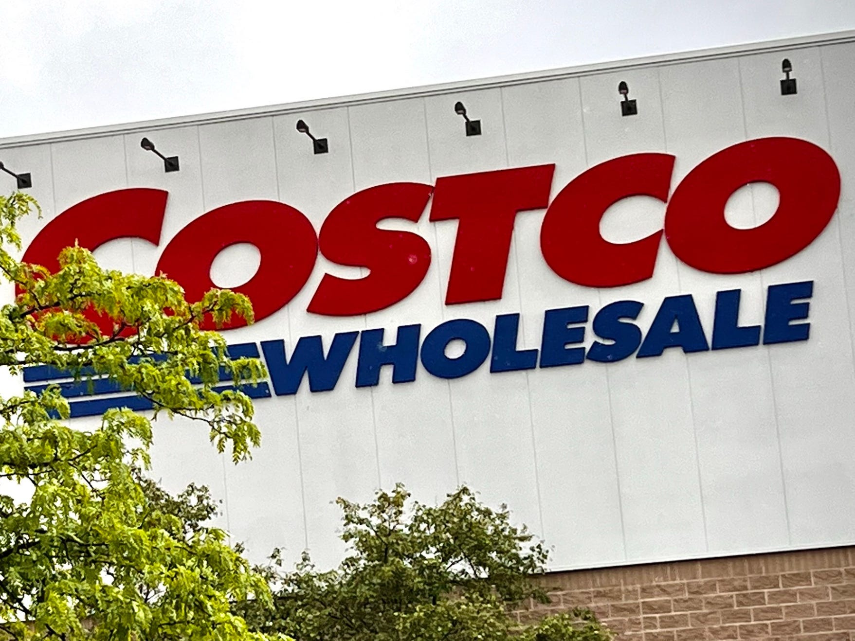 pekerja-costco-yang-dibayar-per-jam-akan-mendapatkan-kenaikan-gaji-—-baca-memo-ceo