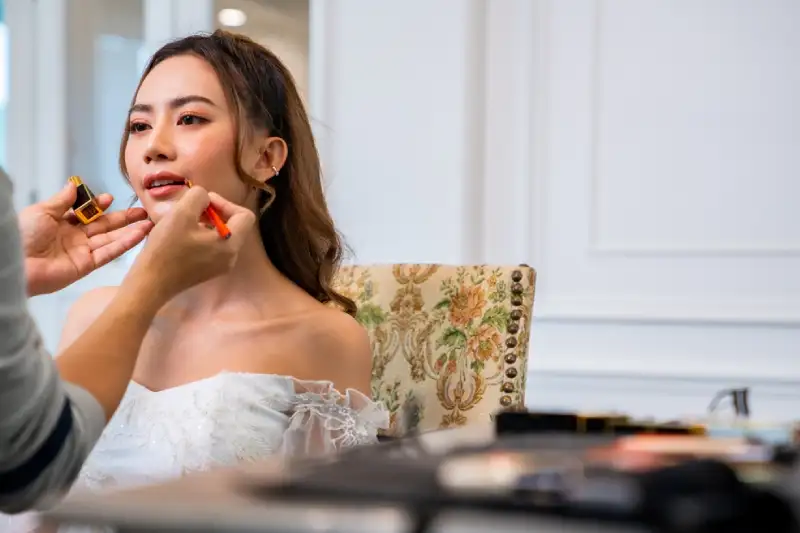 mengulik-lebih-dalam-profesi-make-up-artist-(mua),-berapa-penghasilannya?