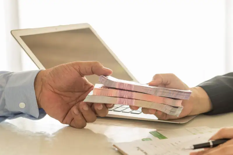 kompensasi-adalah:-definisi,-tujuan,-dan-jenis-jenisnya